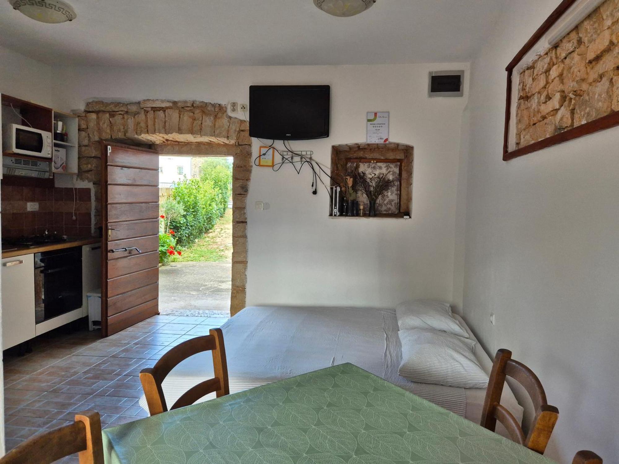 Laiki Apartment *